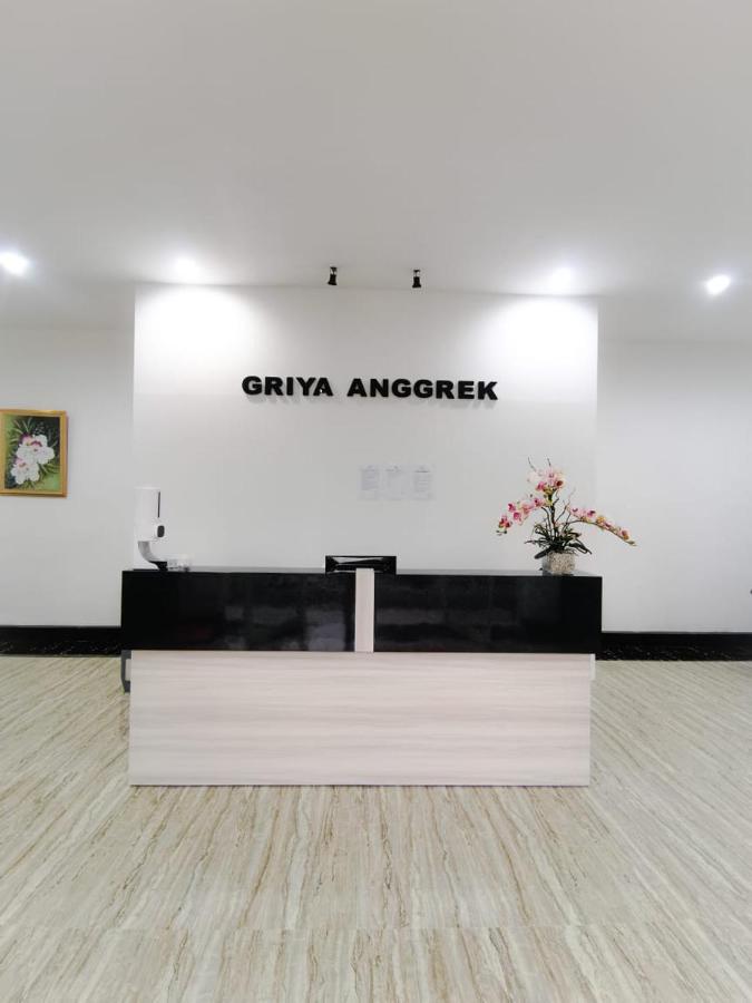 Griya Anggrek Hotel Trenggalek Ngoại thất bức ảnh