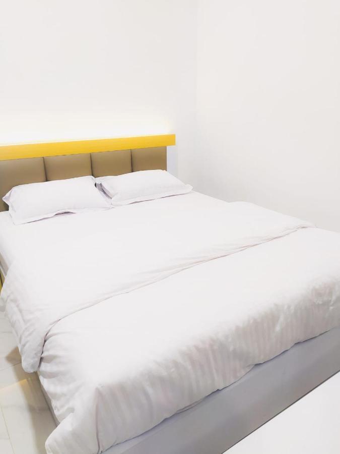 Griya Anggrek Hotel Trenggalek Ngoại thất bức ảnh